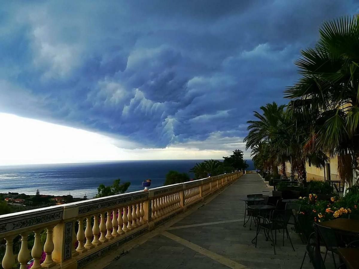 Casa Vacanze Fede سانتو ستيفانو دي كاماسترا المظهر الخارجي الصورة