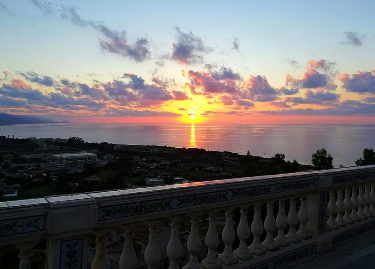 Casa Vacanze Fede سانتو ستيفانو دي كاماسترا المظهر الخارجي الصورة
